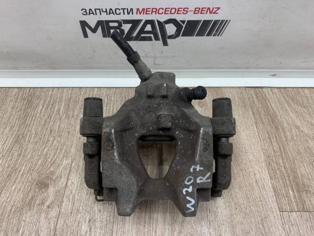 Суппорт задний правый Mercedes W204 a2044231681