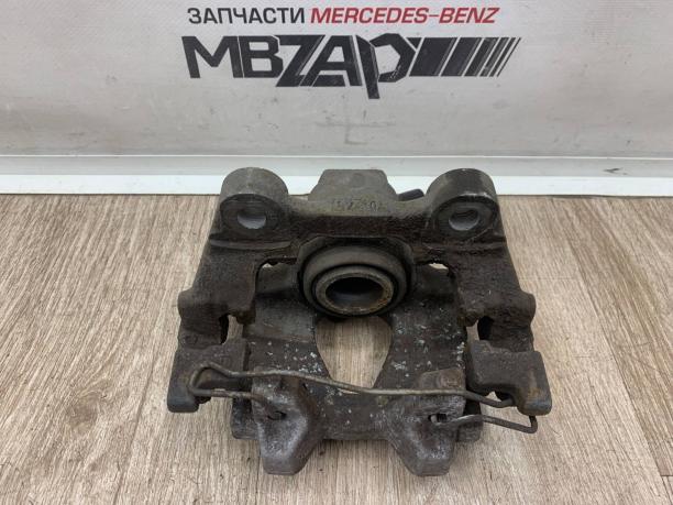 Суппорт задний правый Mercedes W204 a2044231681