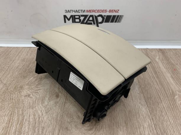 Крышка бардачка Mercedes W221 a2216800834