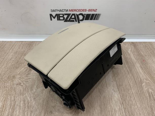 Крышка бардачка Mercedes W221 a2216800834