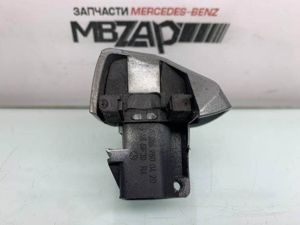 Уголок ручки двери правый Mercedes W212 a2047600420