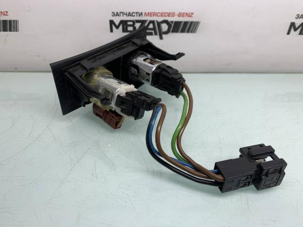 Розетка прикуривателя Mercedes W221 a0008202853