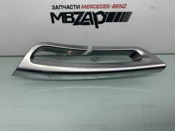 Направляющая правого ремня Mercedes W222 a2228680422