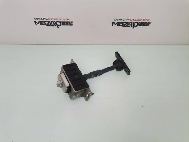 Ограничитель двери Mercedes W211 a2117300116