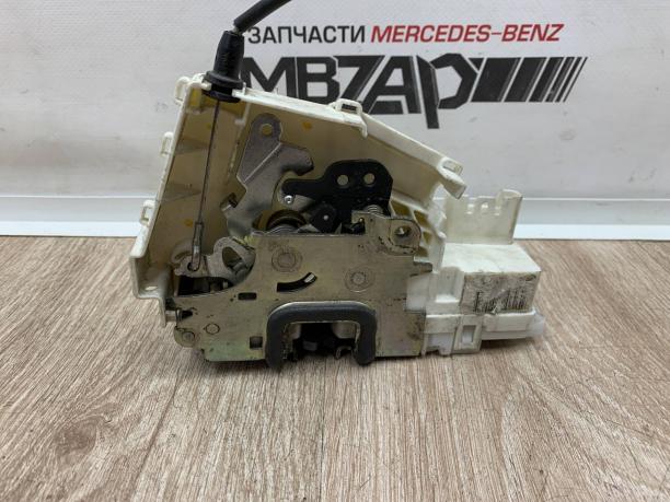 Замок двери задней правой Mercedes W251 a2517301635