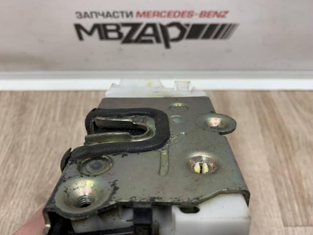 Замок двери задней правой Mercedes W251 a2517301635