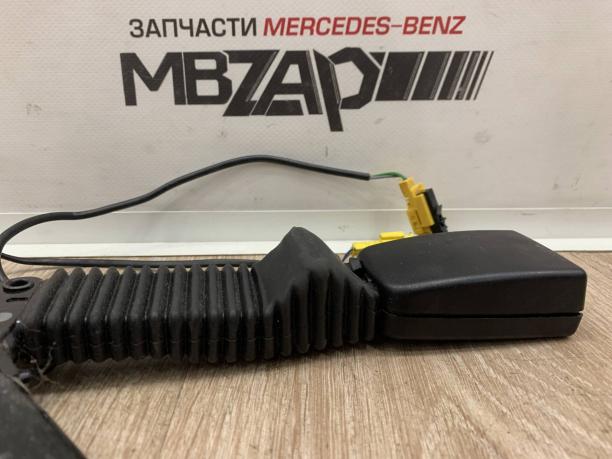 Замок ремня левый Mercedes W164 ML a2518600369