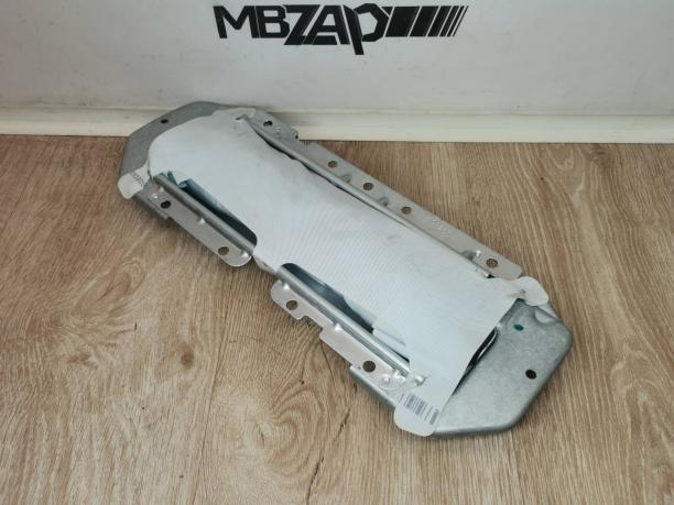 Подушка безопасности коленная Mercedes W221 a2218601102