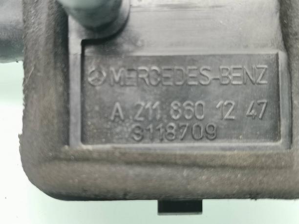 Форсунка заднего стекла Mercedes W211 a2118601247