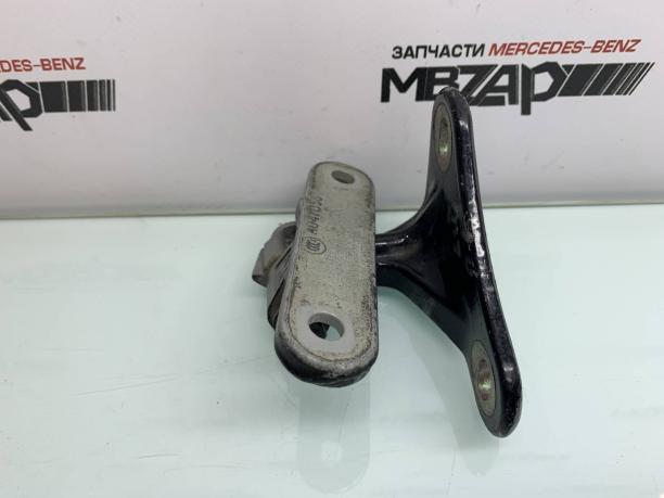 Петля правой двери нижняя Mercedes W216 a2167200637