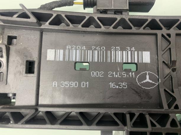 Кронштейн ручки двери левый Mercedes W204 a2047602534