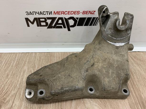 Кронштейн опоры двигателя левый Mercedes w221 a2732231104