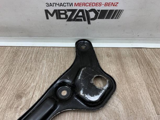 Кронштейн рулевой рейки Mercedes W204 a2046280011