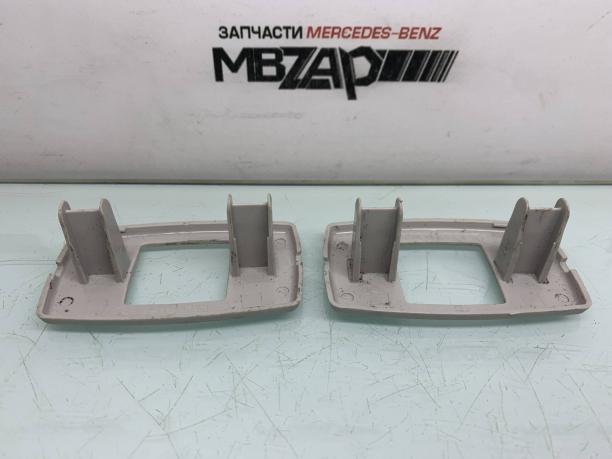 Накладка держателя козырька Mercedes W205 a0998110007