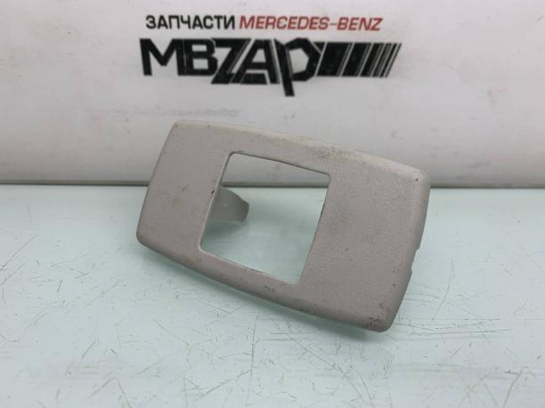 Накладка держателя козырька Mercedes W205 a0998110007