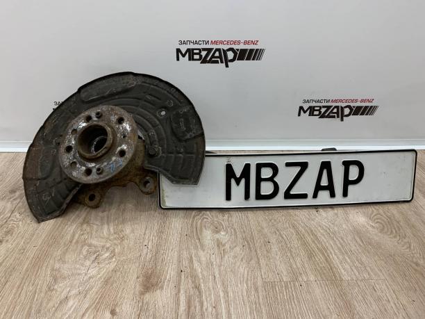 Кулак передний левый Mercedes W251 a2513300720