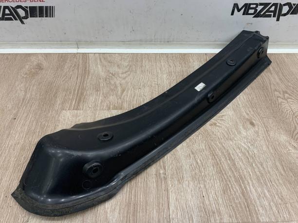 Накладка стойки багажника правая Mercedes W166 a1666930300