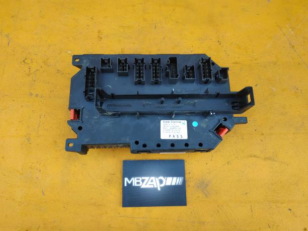 Блок предохранителей передний Mercedes W221 a2215405550