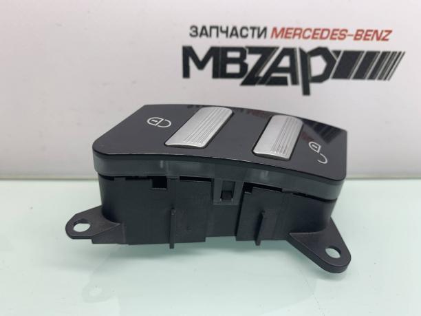 Кнопка центрального замка правая Mercedes W221 a2218213021