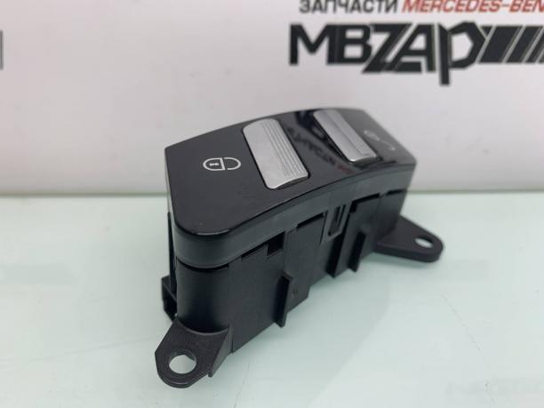 Кнопка центрального замка правая Mercedes W221 a2218213021