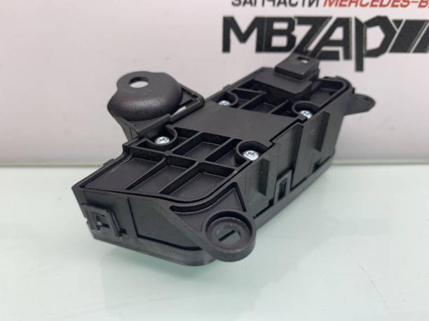 Кнопка центрального замка правая Mercedes W221 a2218213021