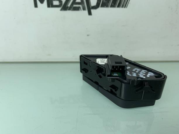 Кнопка центрального замка левая Mercedes W222 a2229057507