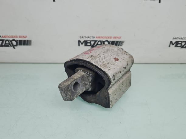 Подушка акпп Mercedes W212 a2122400418