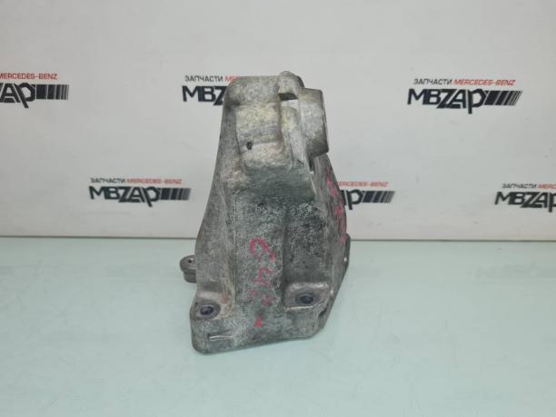 Кронштейн двигателя правый m642 Mercedes W212 a6422236404