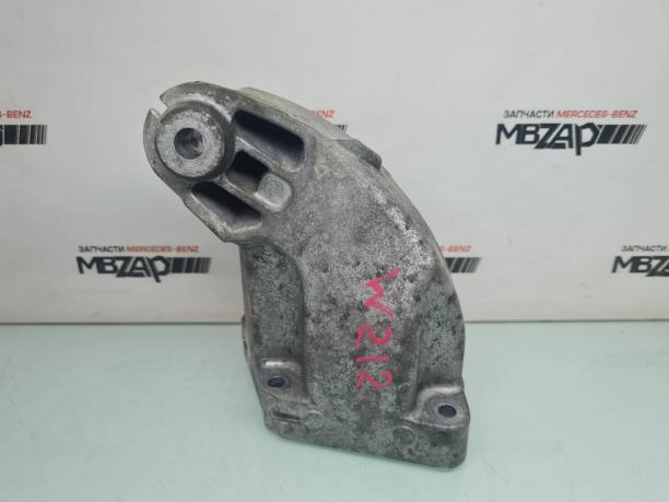 Кронштейн двигателя правый m642 Mercedes W212 a6422236404