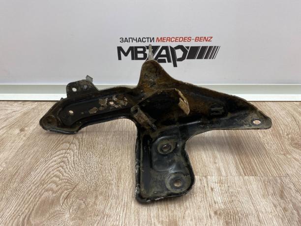 Кронштейн компрессора подвески Mercedes W221 a2213200243