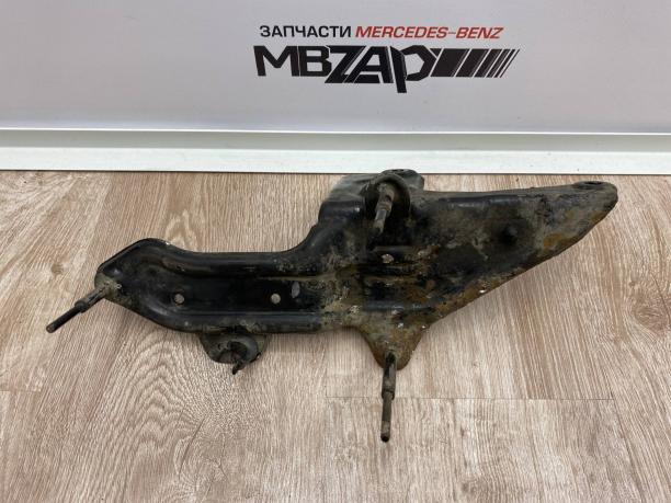 Кронштейн компрессора подвески Mercedes W221 a2213200243