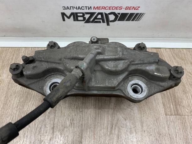 Суппорт передний правый Mercedes W205 a0114219698