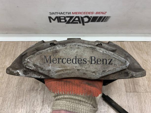 Суппорт передний правый Mercedes W205 a0114219698