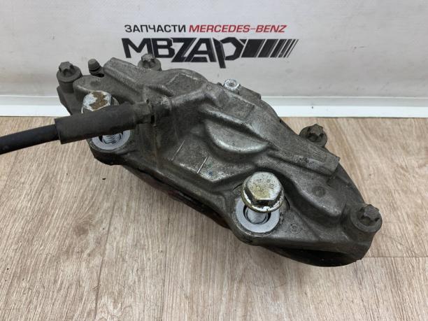 Суппорт передний правый Mercedes W205 a0114219298