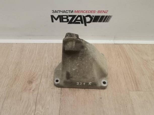 Кронштейн двигателя m273 правый Mercedes W221 a2732230404