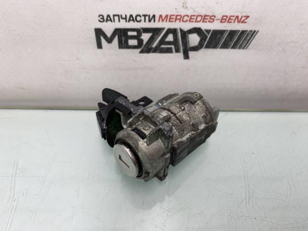 Личинка замка передней двери Mercedes W447 V a4477600160