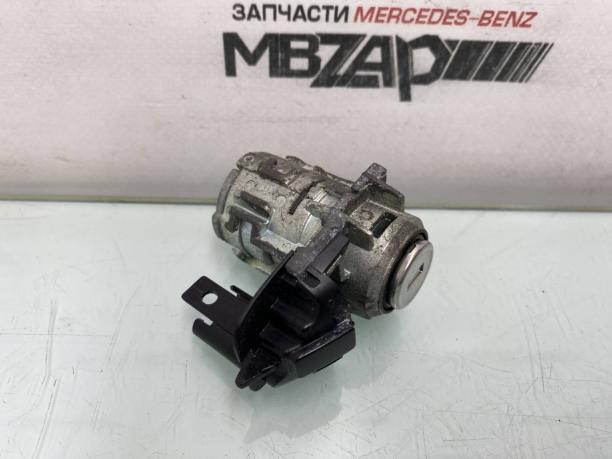 Личинка замка передней двери Mercedes W447 V a4477600160