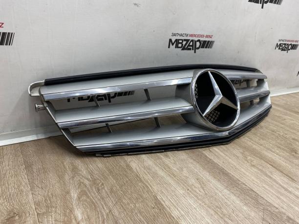 Решетка радиатора Mercedes W204 рестайлинг a2048800023