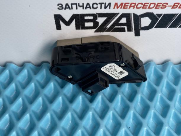 Кнопка центрального замка правая Mercedes W222 a2229053800