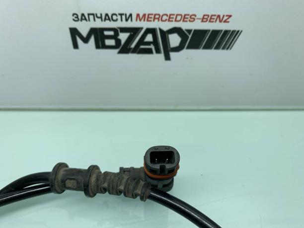 Датчик ABS передний Mercedes W204 a2045400117