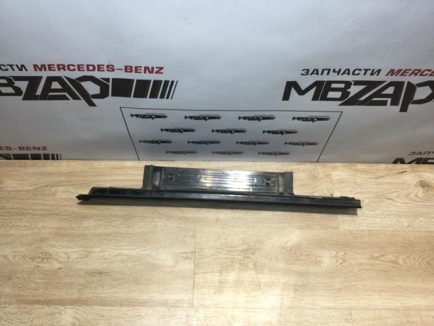 Накладка порога задняя левая Mercedes W251 a2516800535