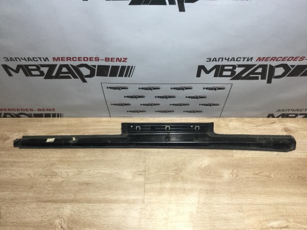 Накладка порога внутренняя правая Mercedes W251 a2516800035