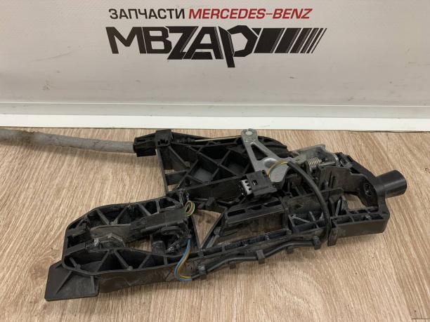 Кронштейн ручки задней левой двери Mercedes W221 S a2217600734