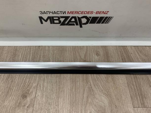 Молдинг передней левой двери Mercedes W204 a2047251565