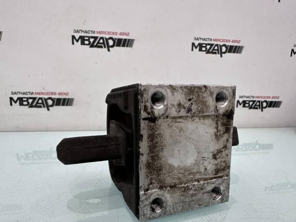 Подушка АКПП Mercedes W447 a4472410113