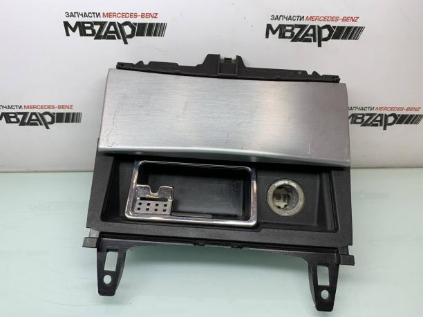 Пепельница передняя Mercedes W204 a2046800179