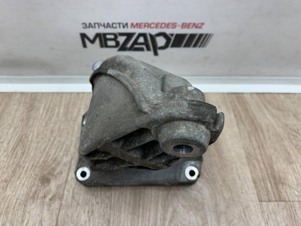 Кронштейн двигателя m651 левый Mercedes W212 a6512230004