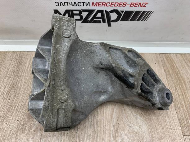 Кронштейн двигателя m651 левый Mercedes W212 a6512230004