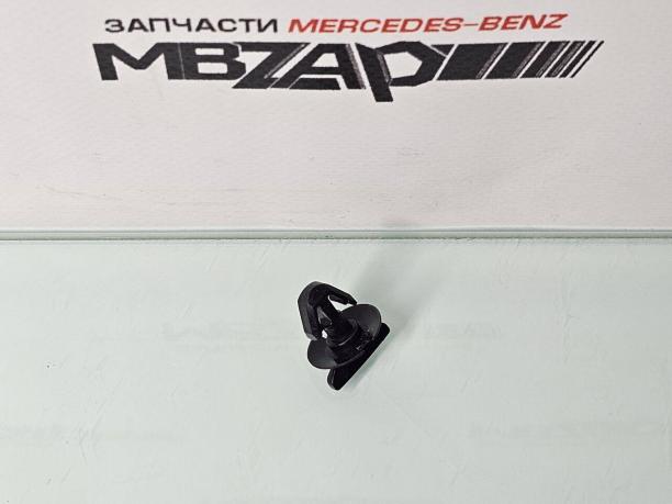 Клипса водостока капота Mercedes W213 a2538305200