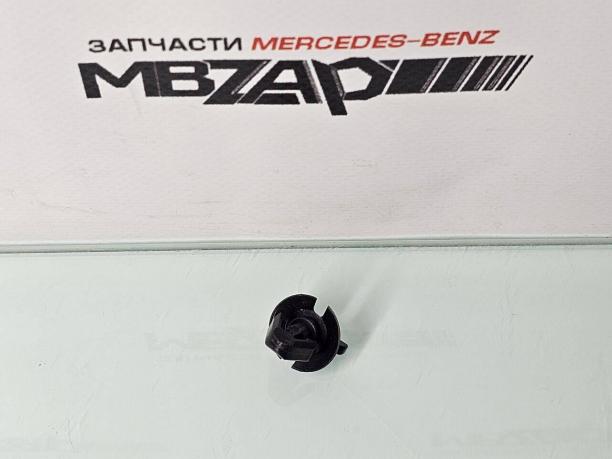 Клипса водостока капота Mercedes W213 a2538305200